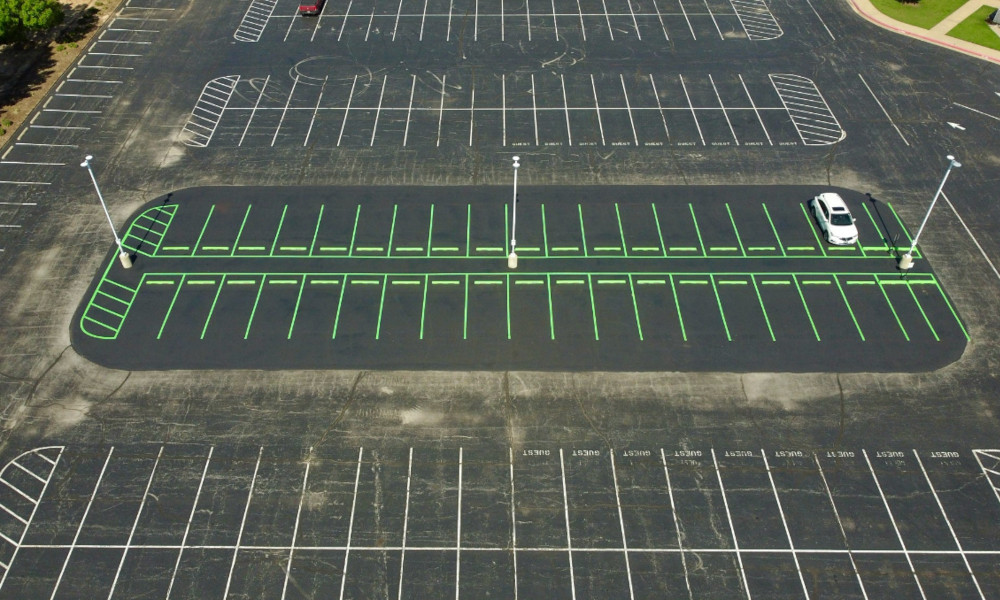 sealcoating being preformed on Evergreen Baptist Church parking lot