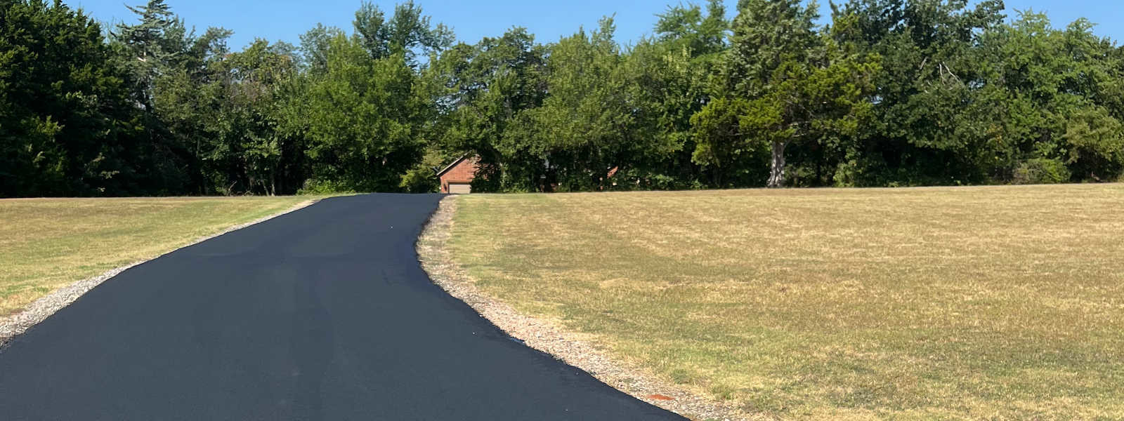 driveway with new sealcoating